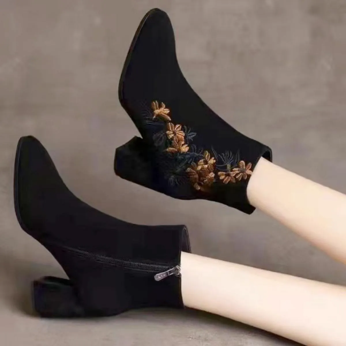 2023 nuove donne invernali stivali Chelsea pelle scamosciata ricamo caviglia moda grosso tacchi alti scarpe Goth pompe di vestit
