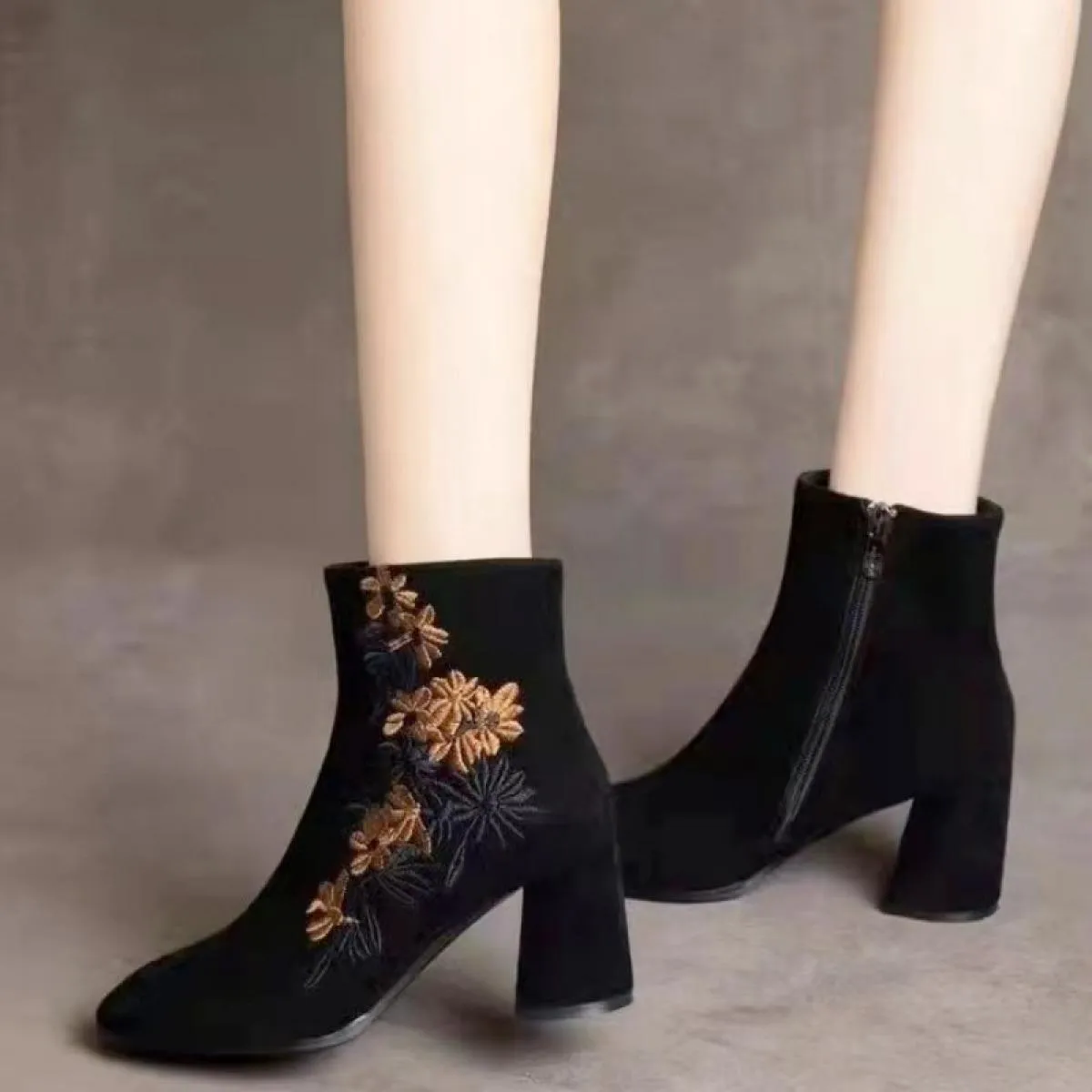 2023 nuove donne invernali stivali Chelsea pelle scamosciata ricamo caviglia moda grosso tacchi alti scarpe Goth pompe di vestit