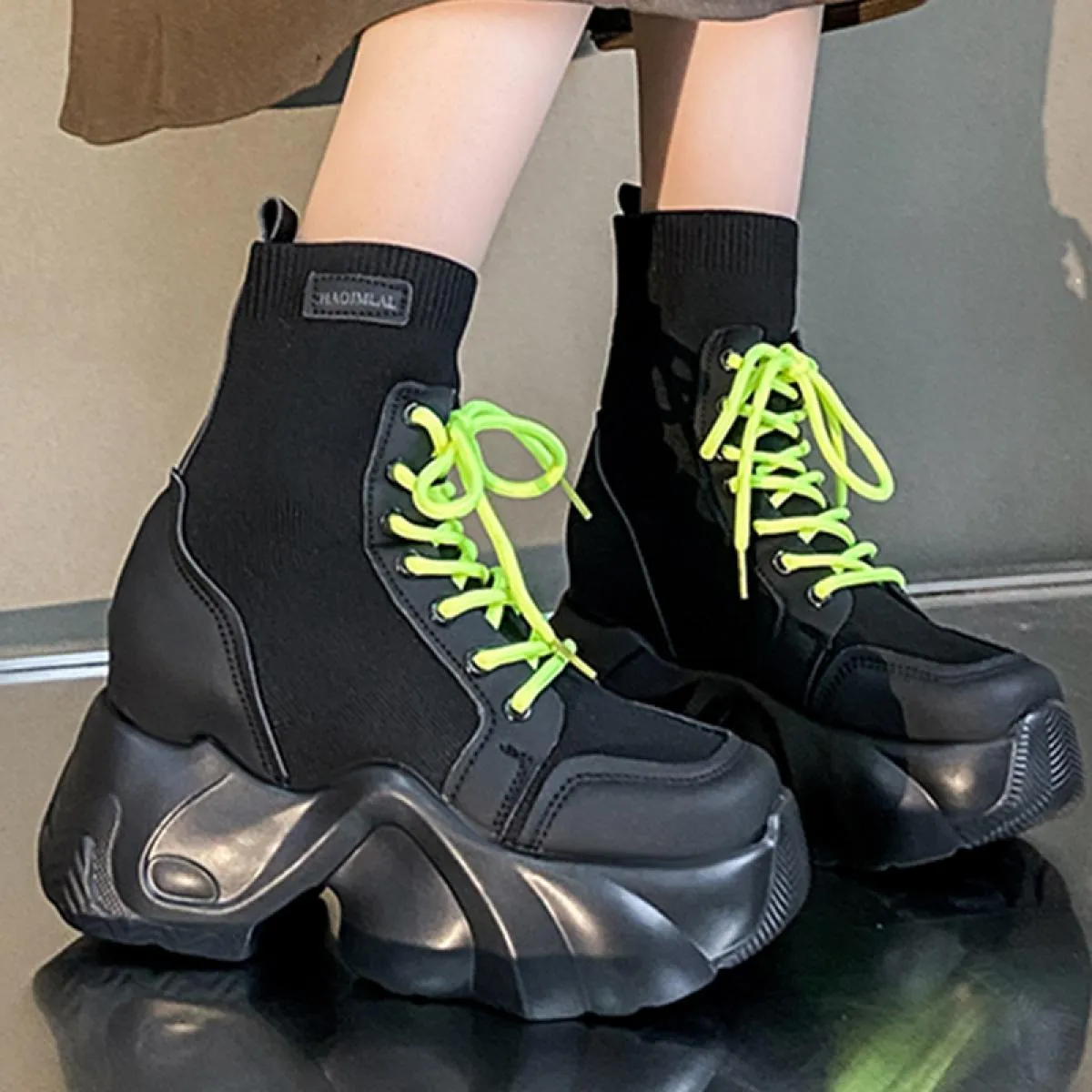 2023 Stivali con plateau alla caviglia da donna Stivali casual Scarpe basse invernali Nuova tendenza Stivali Chelsea Designer Fa
