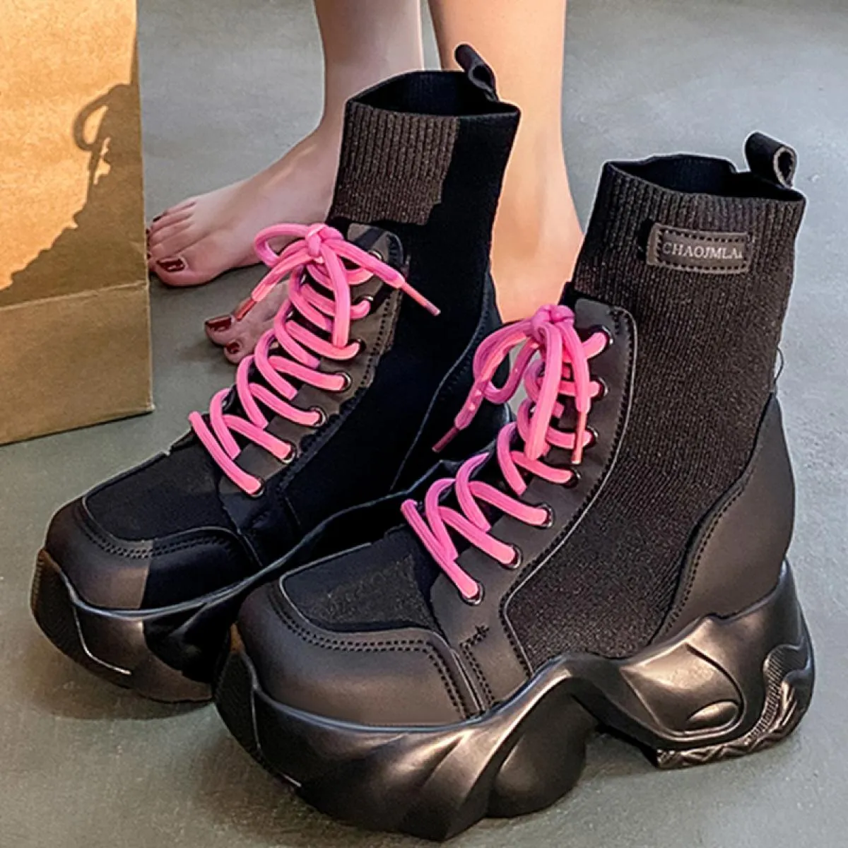 2023 Stivali con plateau alla caviglia da donna Stivali casual Scarpe basse invernali Nuova tendenza Stivali Chelsea Designer Fa