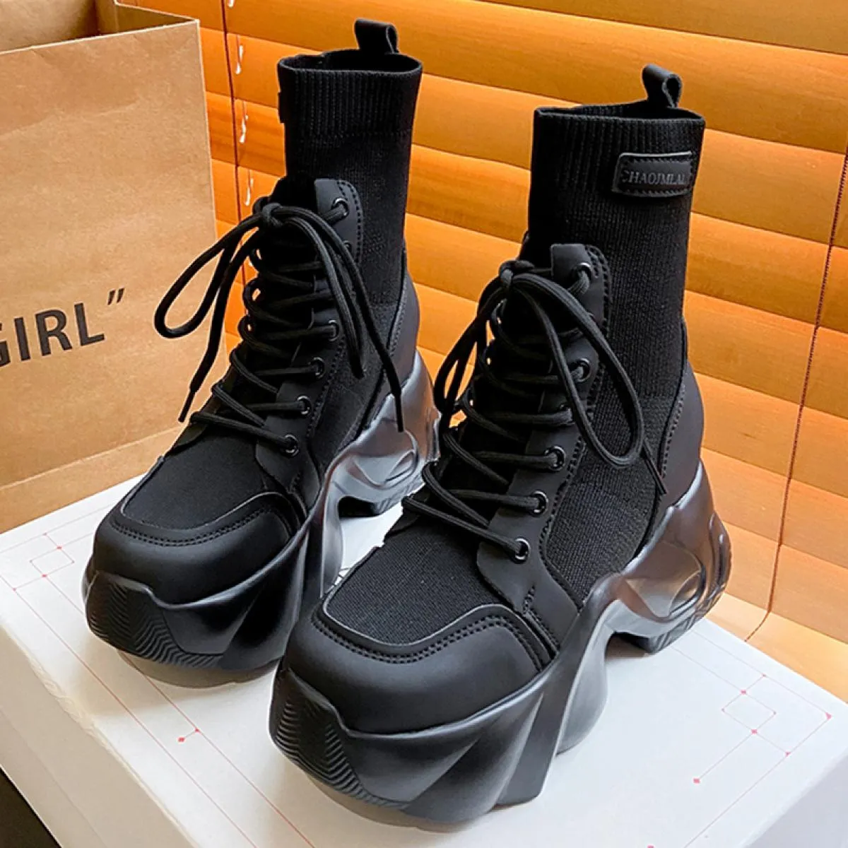 2023 Stivali con plateau alla caviglia da donna Stivali casual Scarpe basse invernali Nuova tendenza Stivali Chelsea Designer Fa