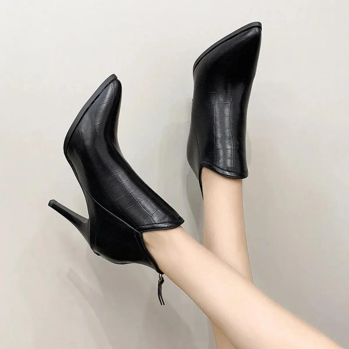 2023 Stivali da donna neri delle nuove donne Stivaletti tacco alto sottili in pelle Casual eleganti scarpe corte Primavera e aut