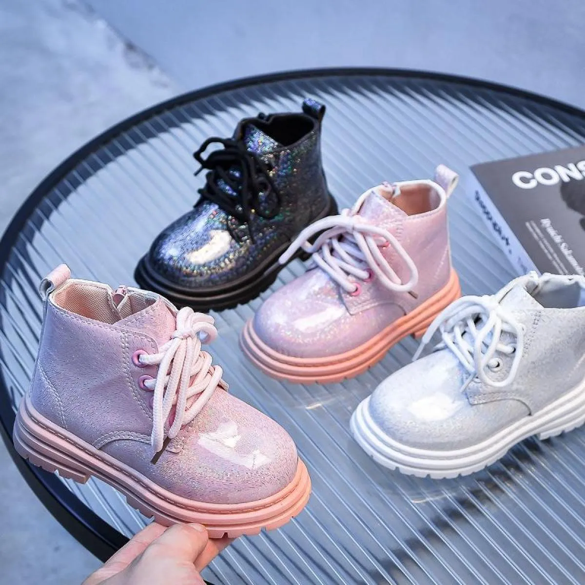 2023 Stivali per bambini Vamp puliti e lucidi alla moda Scarpe con plateau super accoglienti Stivaletti corti stile Street per r