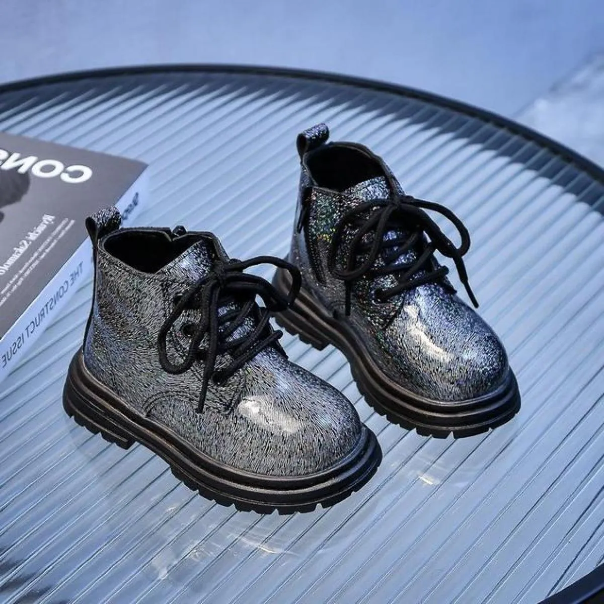 2023 Stivali per bambini Vamp puliti e lucidi alla moda Scarpe con plateau super accoglienti Stivaletti corti stile Street per r