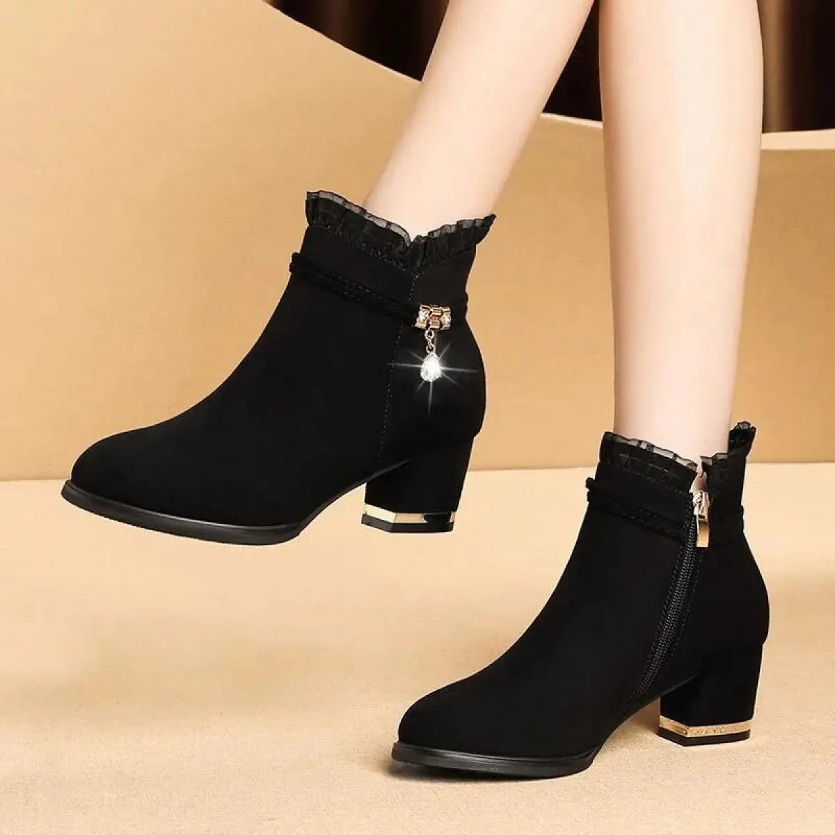 2024 nuovi stivali da donna di moda di vendita caldi inverno caldo stivaletti a punta tacco alto strass cerniera decorativa donn