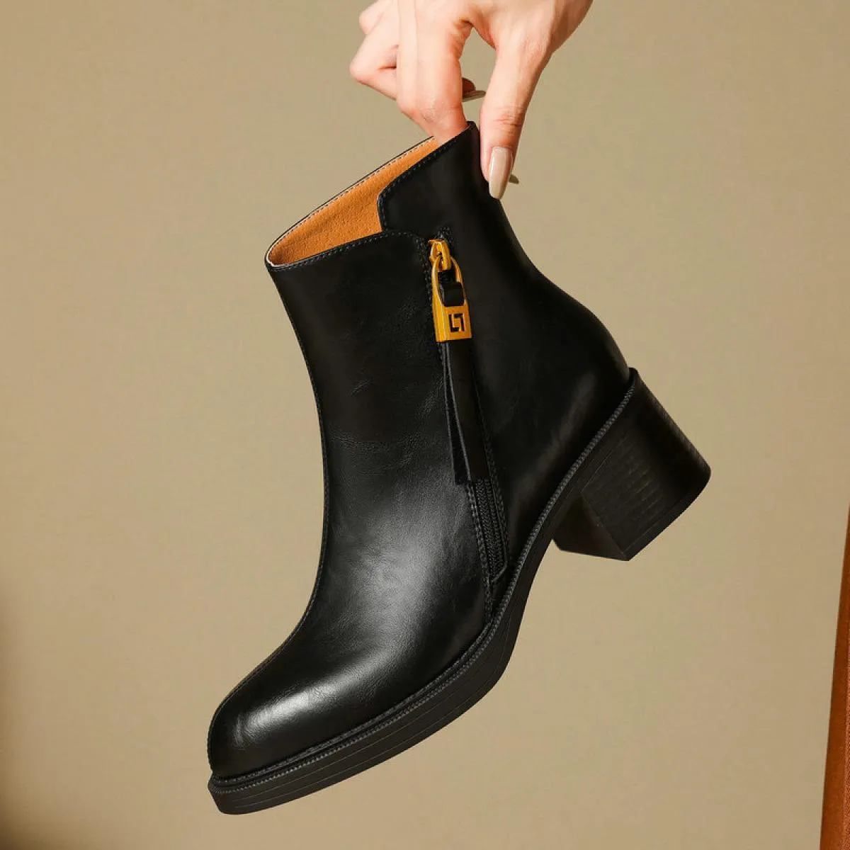2024 Retro Stivaletti da donna Tacco alto quadrato Scarpe casual da lavoro in vera pelle Donna Autunno Inverno Nuovo formato 34
