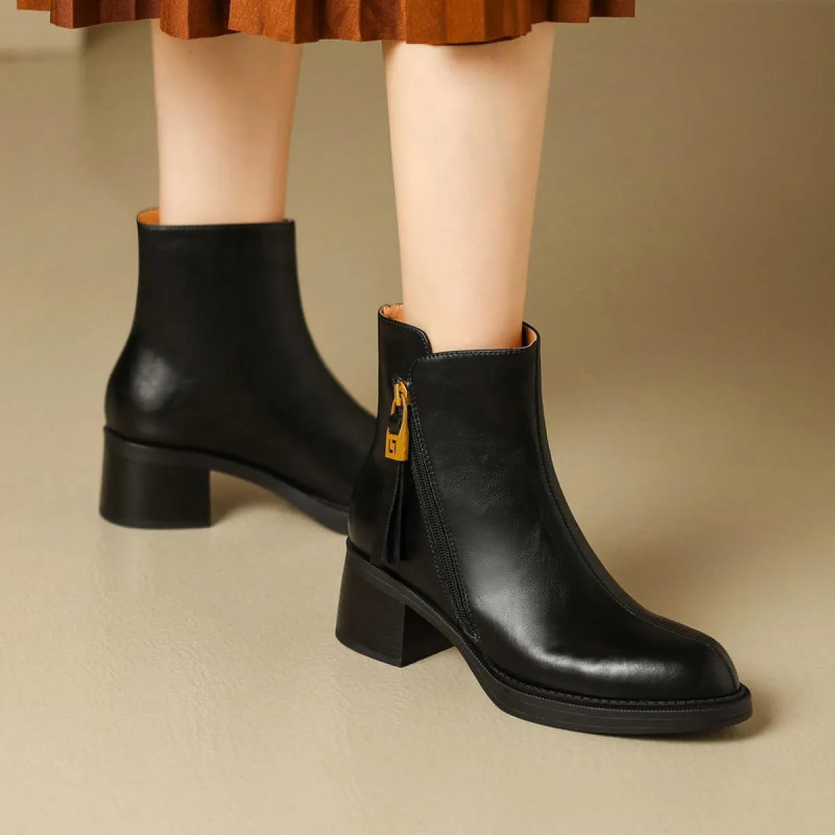 2024 Retro Stivaletti da donna Tacco alto quadrato Scarpe casual da lavoro in vera pelle Donna Autunno Inverno Nuovo formato 34