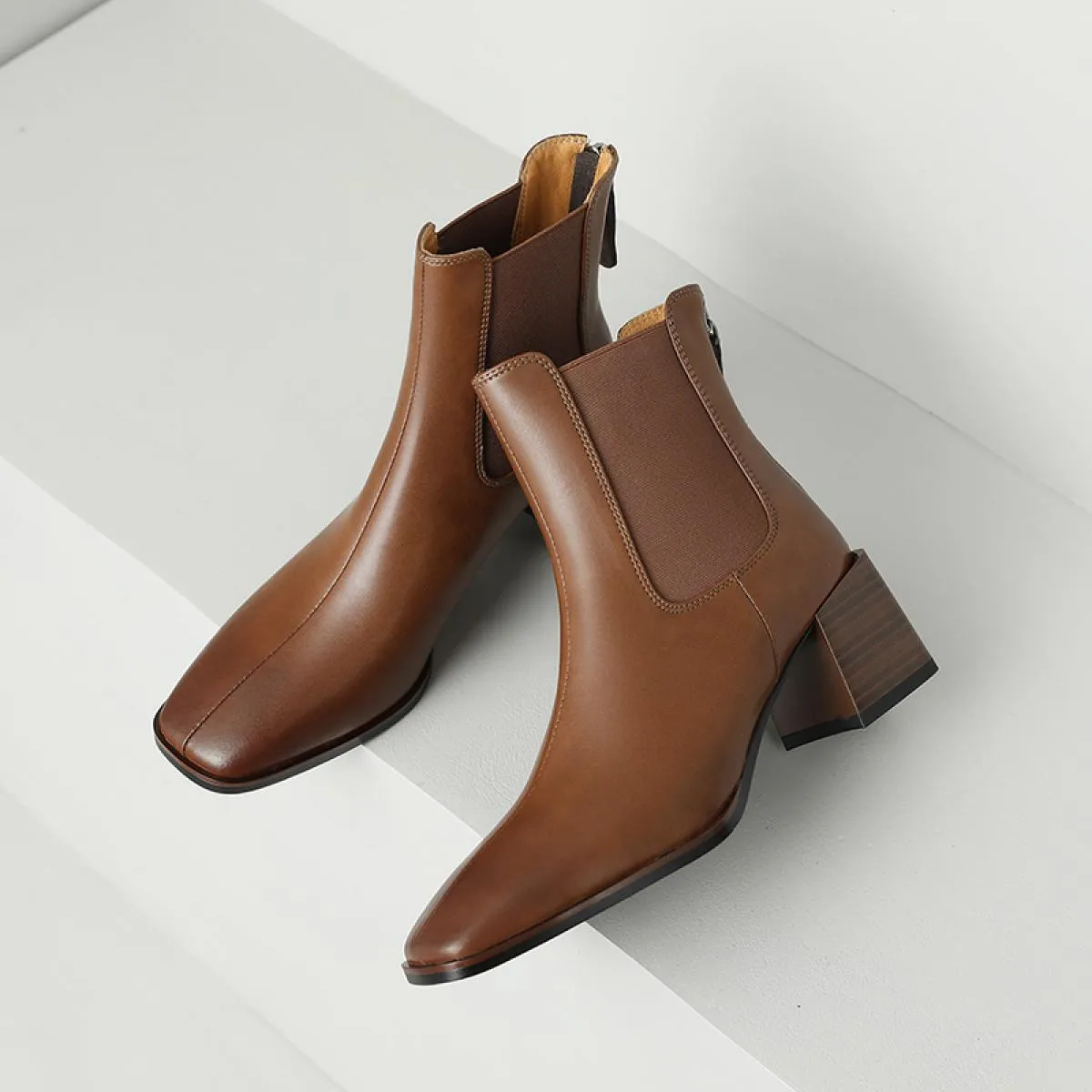 2024 Ufficio Stivaletti da donna Autunno Inverno Punta quadrata Pelle di mucca Tacchi alti spessi Abito da festa Scarpe da donna