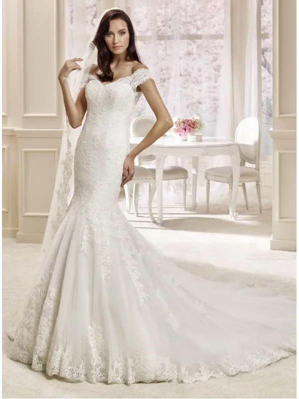 Abito da Sposa a Sirena in pizzo chantilly e spalline