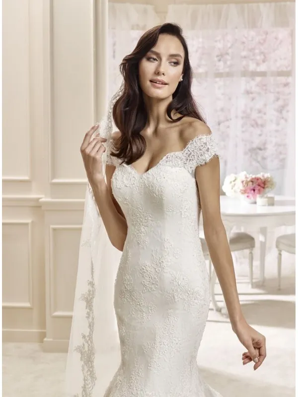 Abito da Sposa a Sirena in pizzo chantilly e spalline