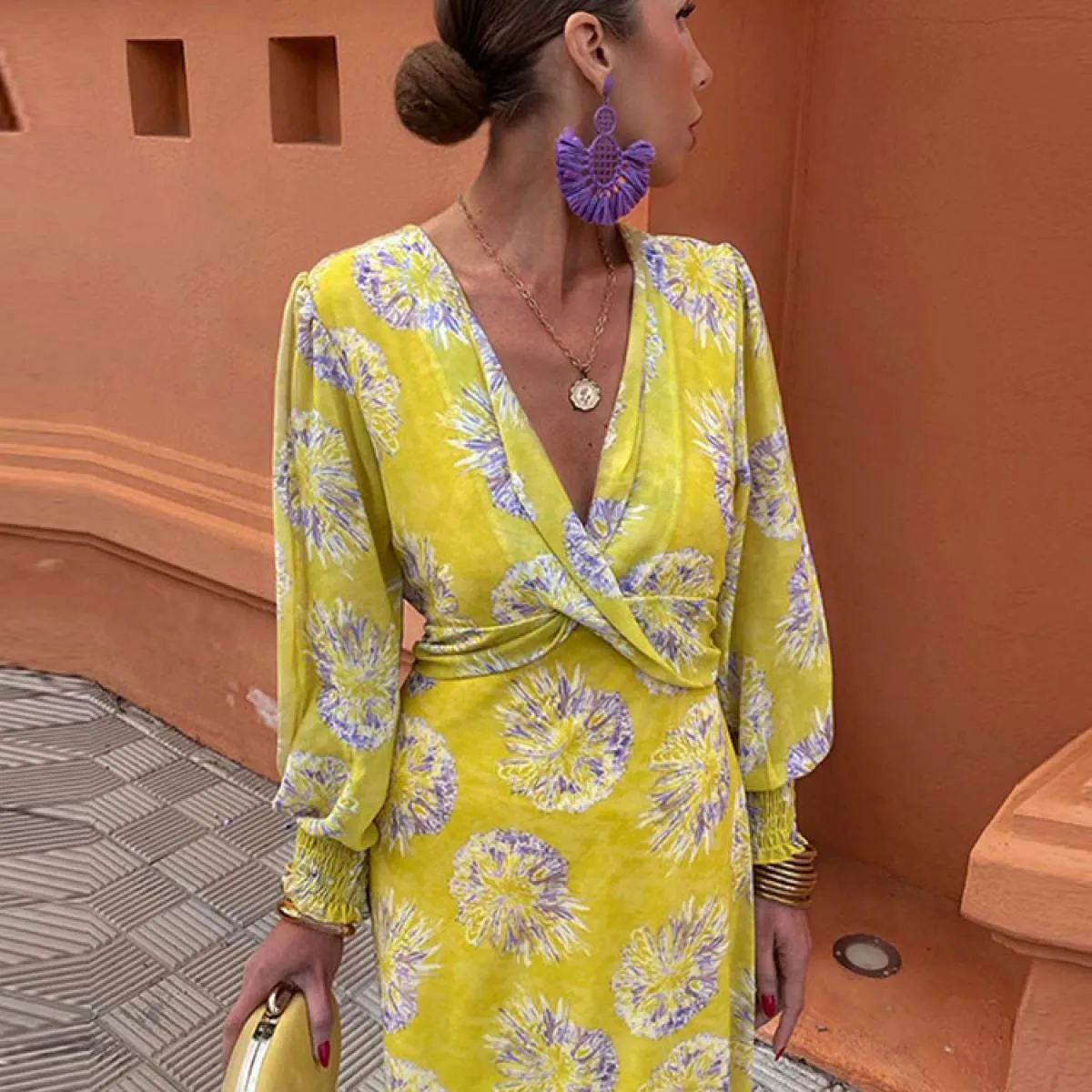 Abito longuette stampato a contrasto elegante per le donne Moda manica lunga svasata scollo a V abiti pieghettati femminile Chic