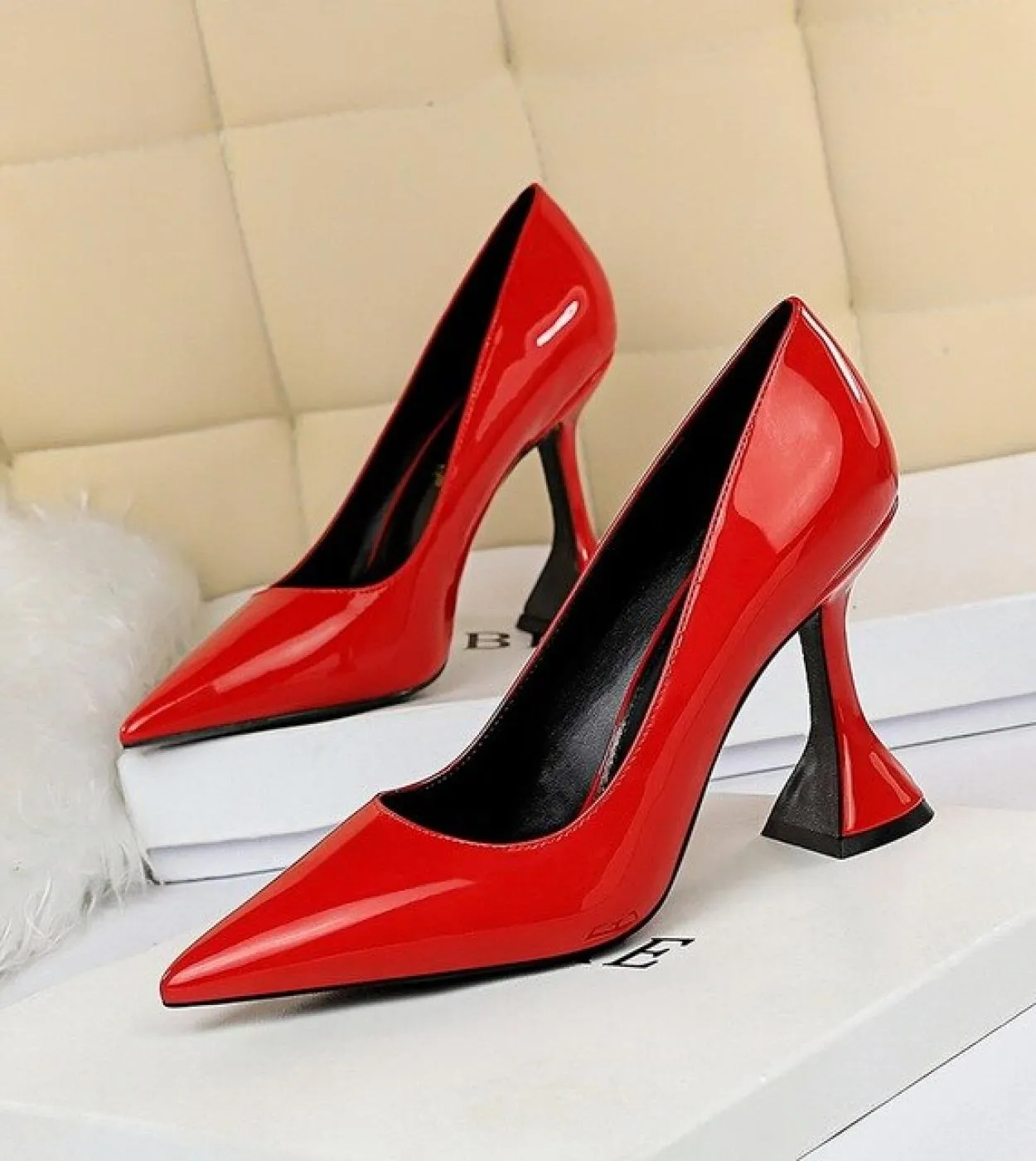 Bigtree Womens Fashion New Patent Leather Pumps Tinta unita Tacco a spillo Tacchi alti femminili Punta a punta Office Party Ladi