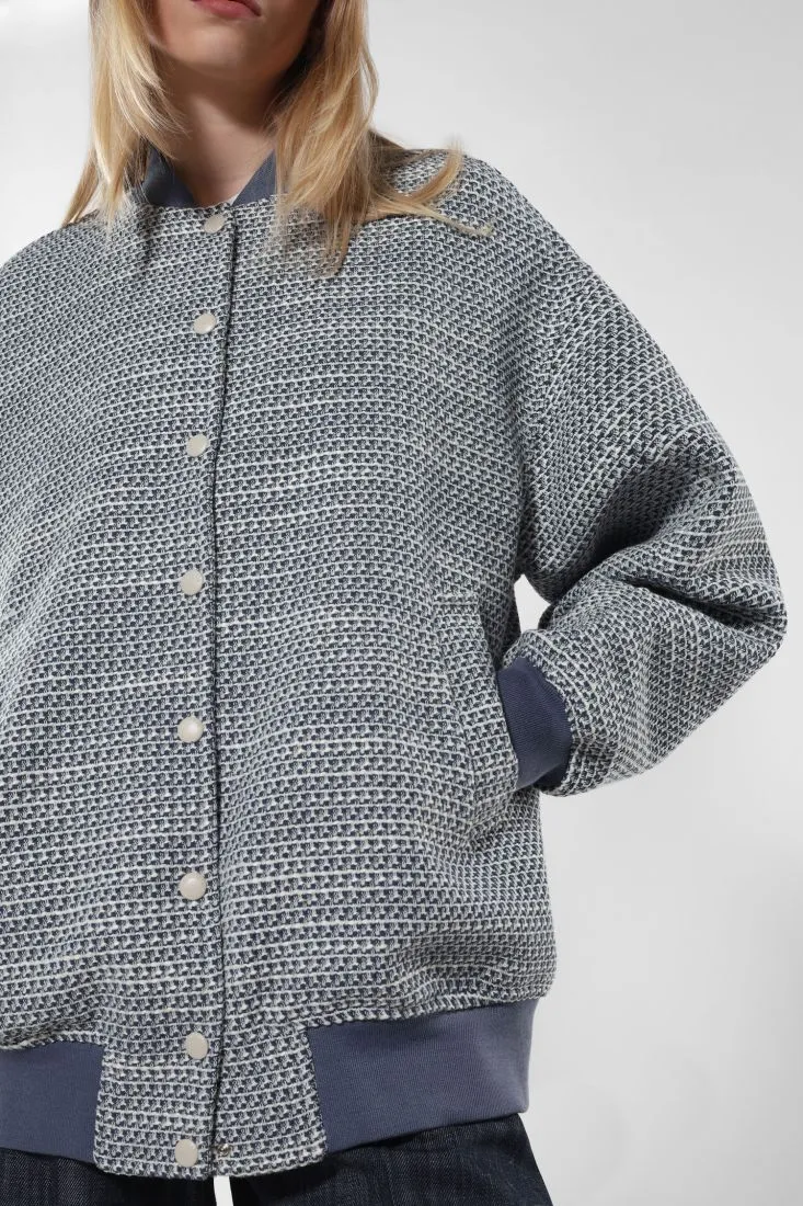 Bomber oversize in tweed con dettagli a contrasto