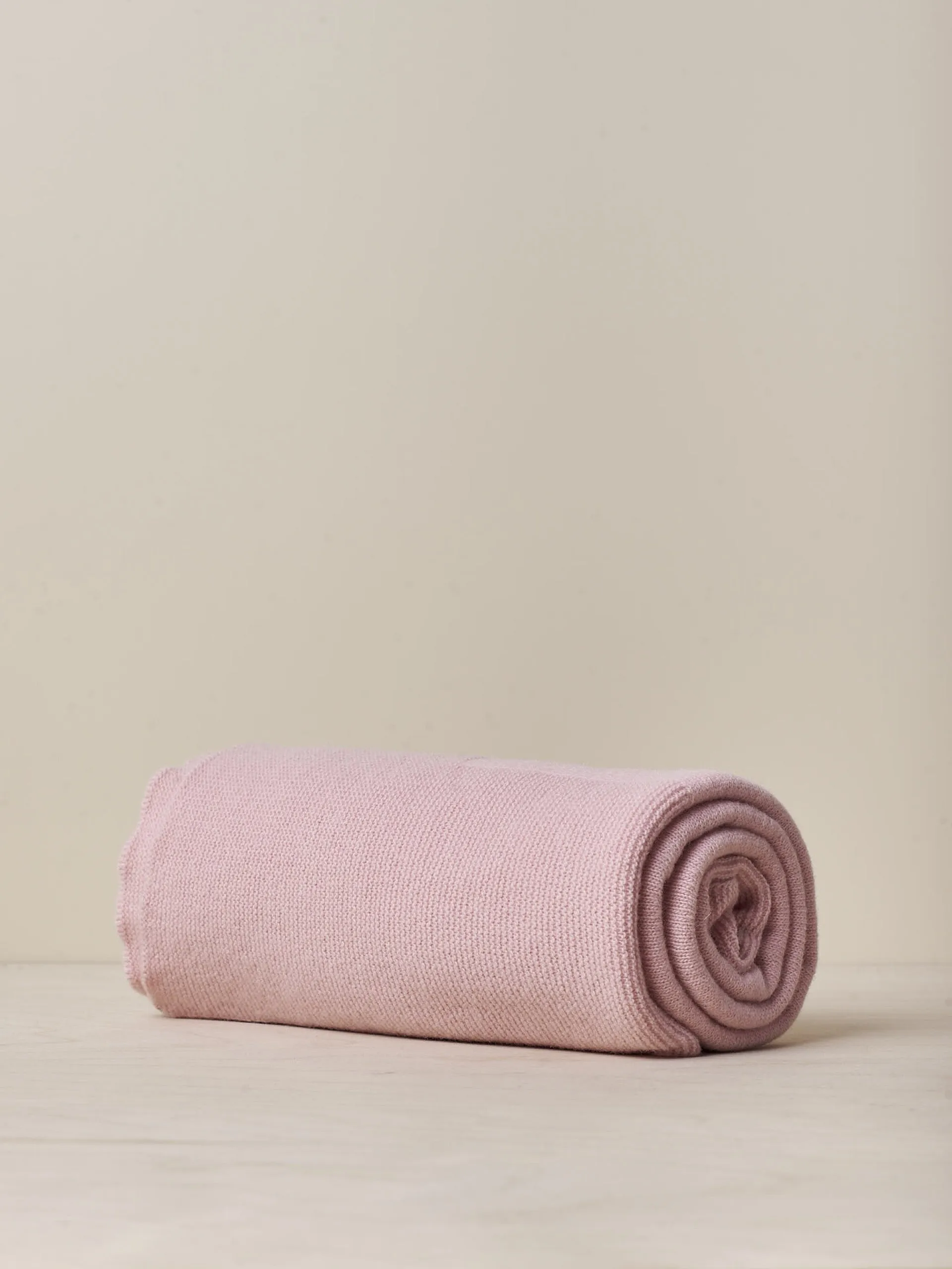Coperta rosa lavorata a maglia in misto lana merino e cashmere |