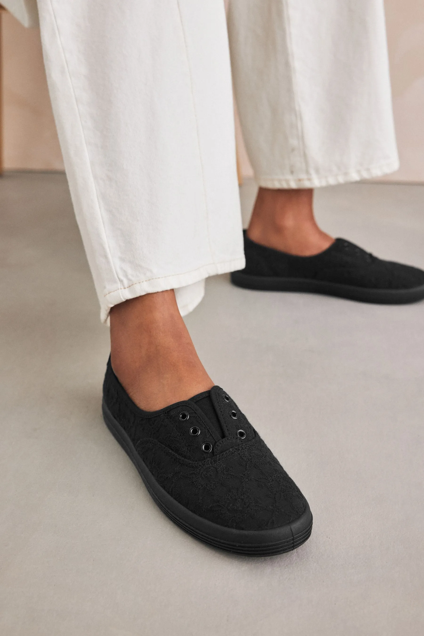 Forever Comfort® - Scarpe da ginnastica senza lacci in tela ricamate
