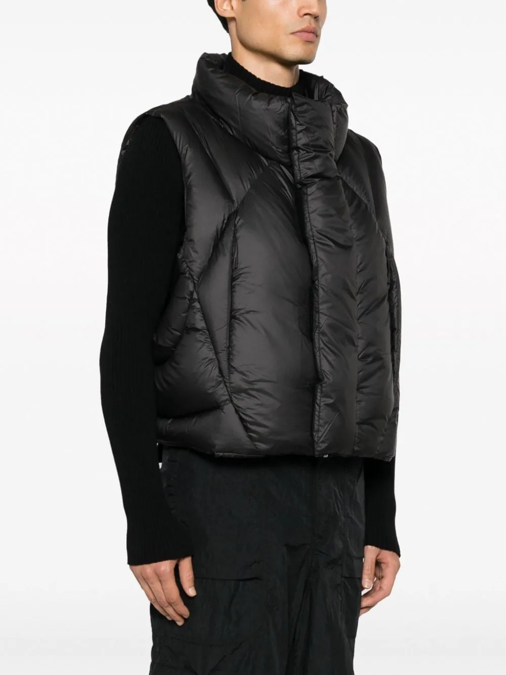 Gilet trapuntato a collo alto in blu - unisex