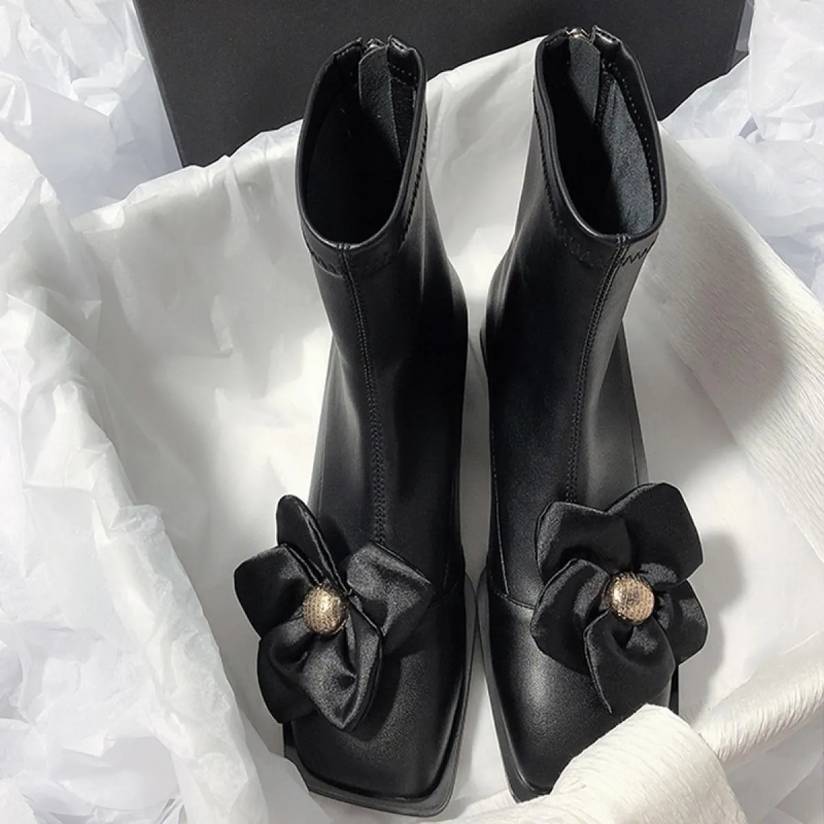 Inverno Donna Tacco medio Scarpe alla caviglia Fiore Chunky Chelsea Boots 2023 Nuovo designer Punta quadrata Stivali Décolleté M