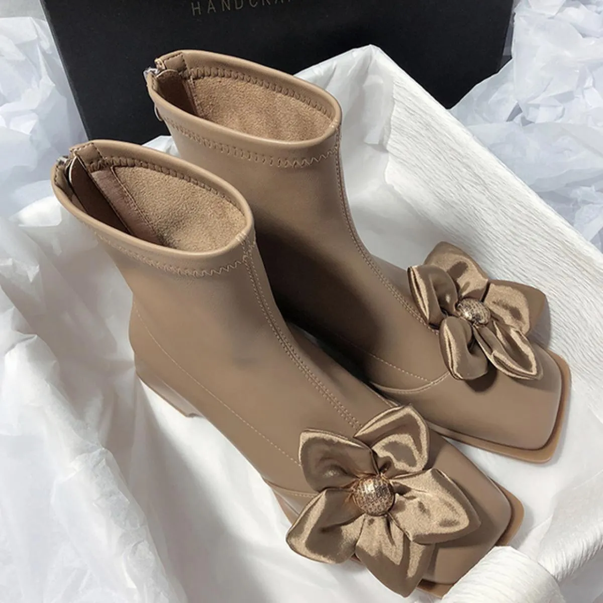 Inverno Donna Tacco medio Scarpe alla caviglia Fiore Chunky Chelsea Boots 2023 Nuovo designer Punta quadrata Stivali Décolleté M