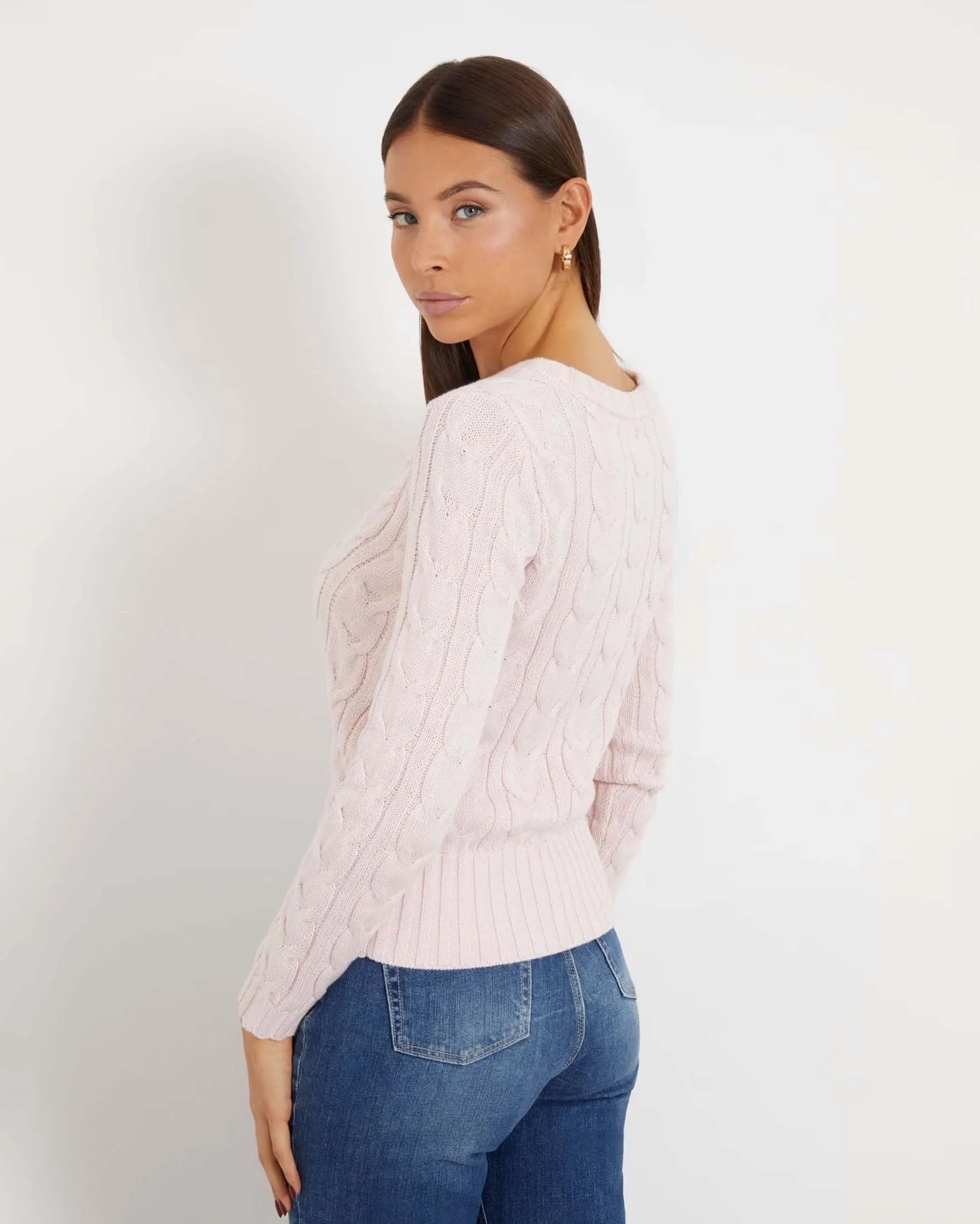 Maglia girocollo rosa regular a coste e trecce in cotone e lurex con motivo punzonato