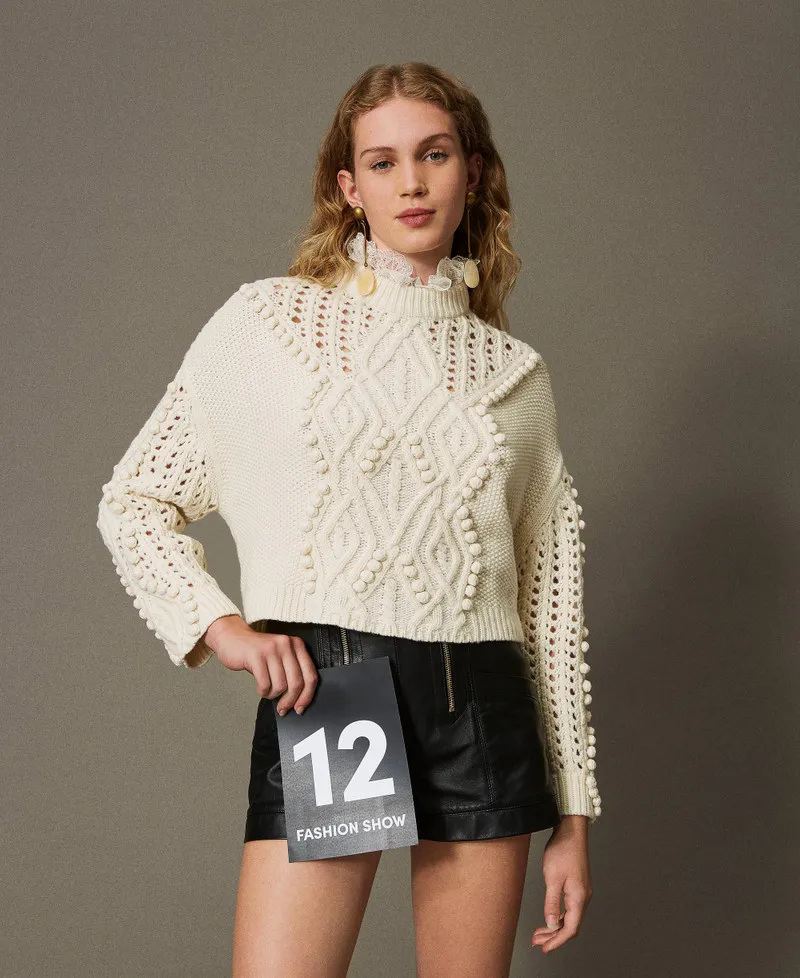 Maglia in misto lana con mix di punti