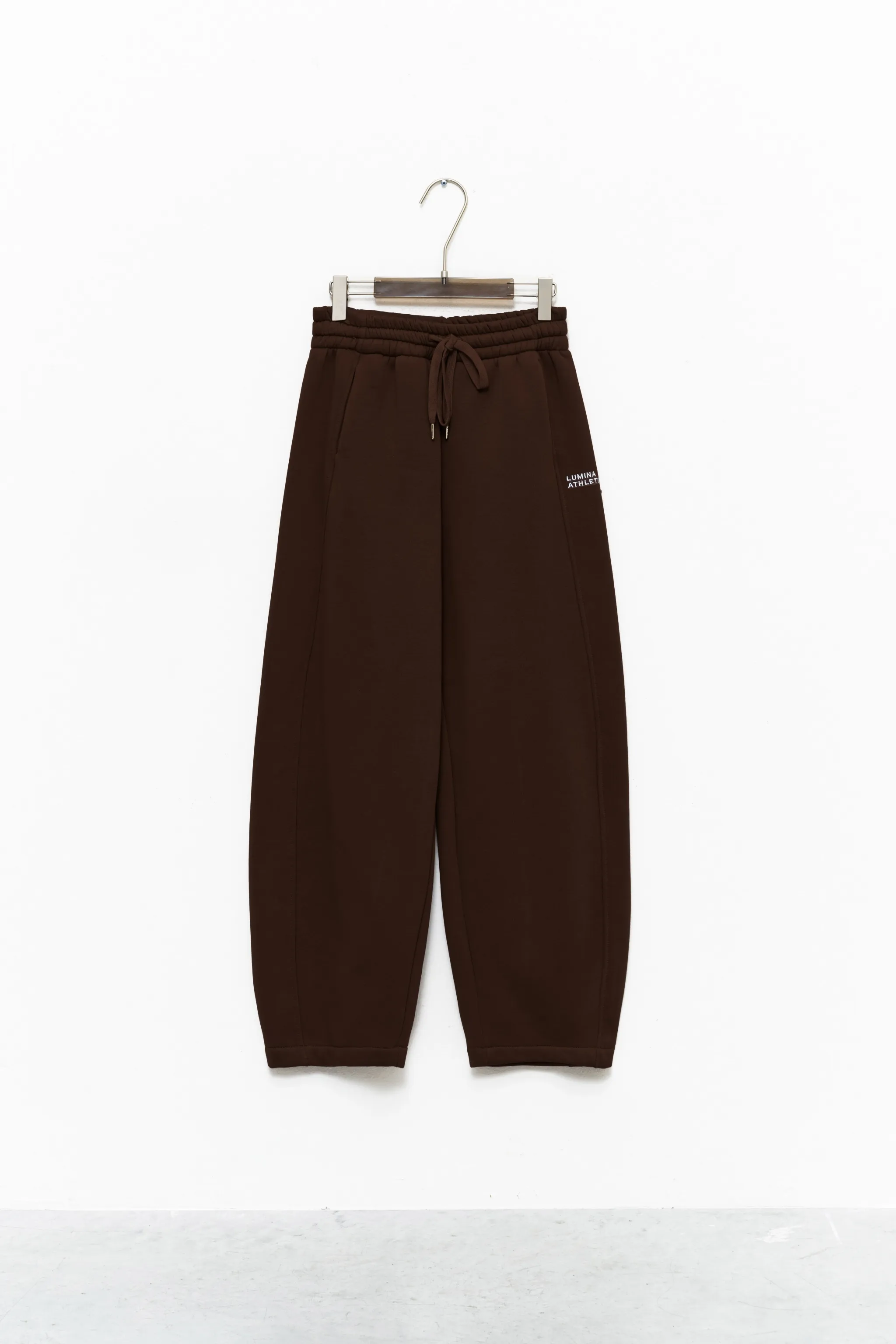 PANTALONI BAGGY CON SCRITTA RICAMATA