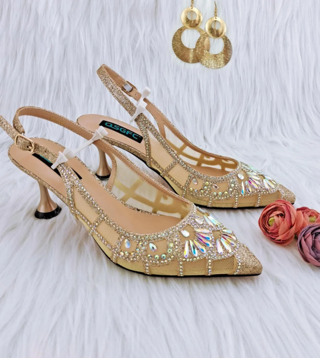 Qsgfc Nigeria Modello a squame di pesce popolare Design cavo Punta a punta Tacchi alti Scarpe da donna alla moda e versatili E