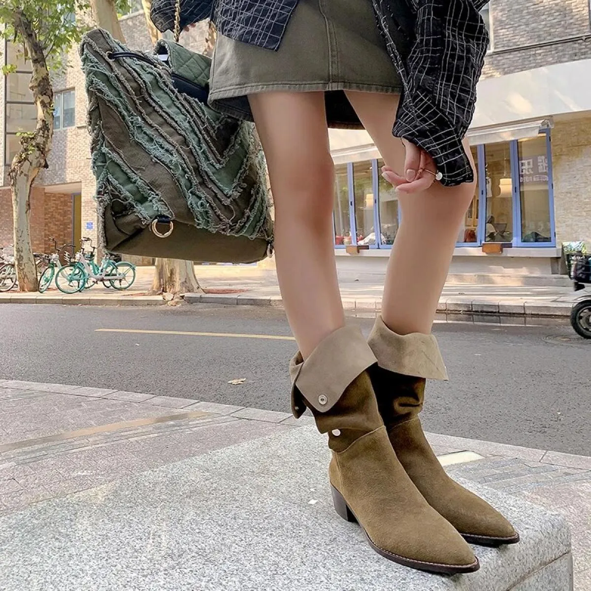 Stivali Chelsea robusti a metà polpaccio Scarpe invernali da donna 2023 Stivali alti in pelle scamosciata di nuova progettazione