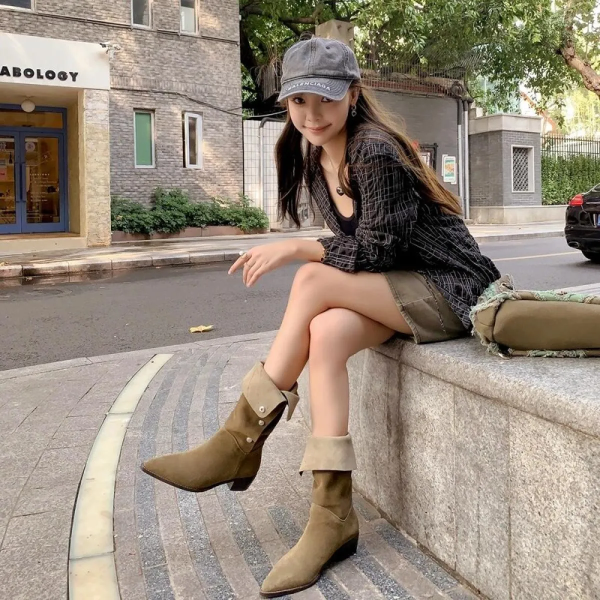 Stivali Chelsea robusti a metà polpaccio Scarpe invernali da donna 2023 Stivali alti in pelle scamosciata di nuova progettazione