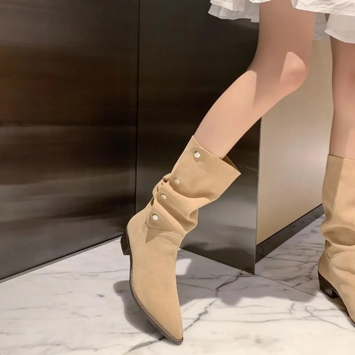 Stivali Chelsea robusti a metà polpaccio Scarpe invernali da donna 2023 Stivali alti in pelle scamosciata di nuova progettazione