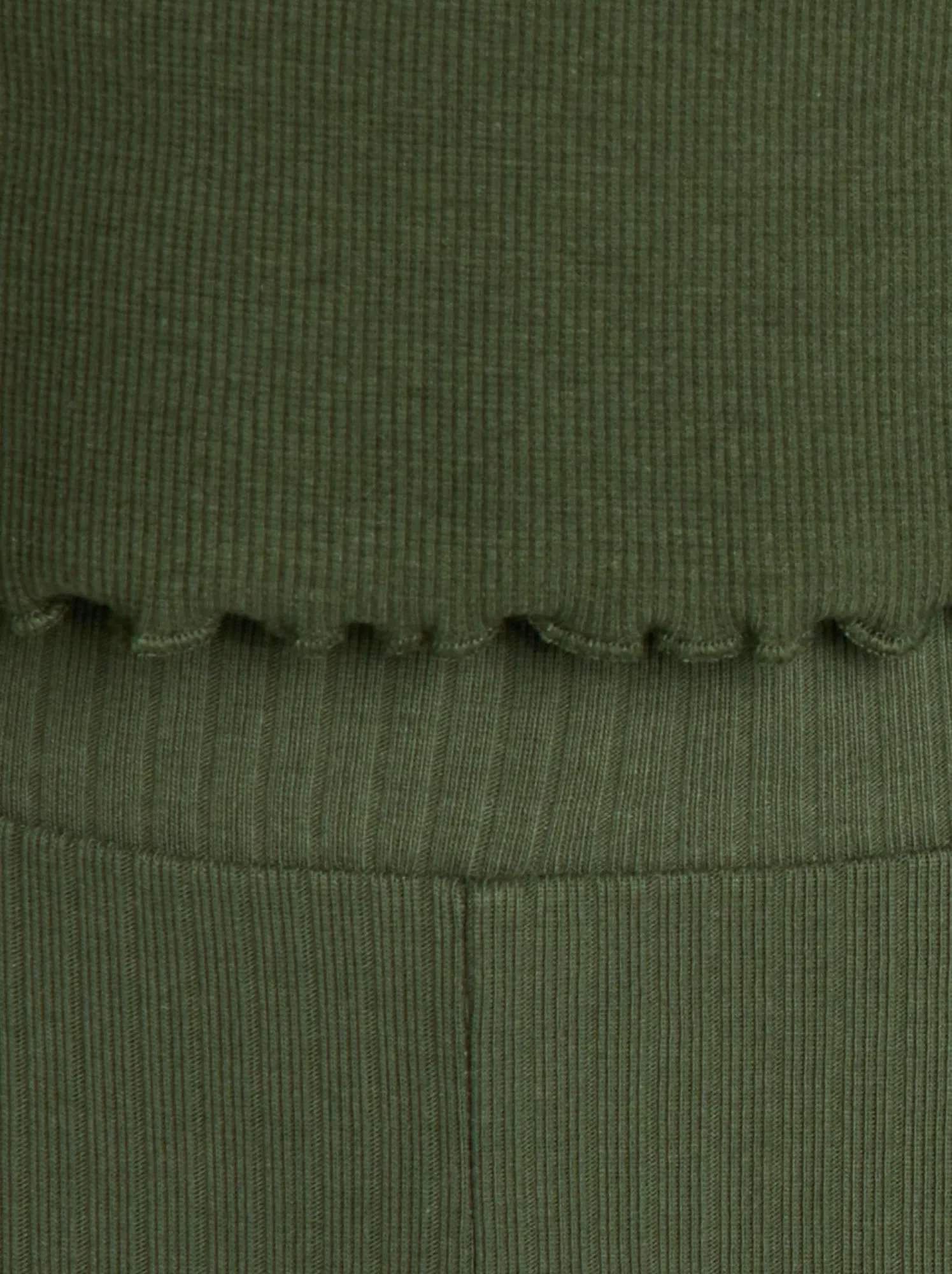 T-shirt a coste con collo alto - VERDE