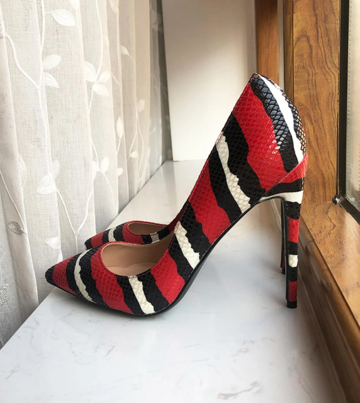 Tikicup Pelle di serpente a righe Donna Punta a punta Scarpe con tacco alto Vestito da festa da donna Décolleté con tacco a spil